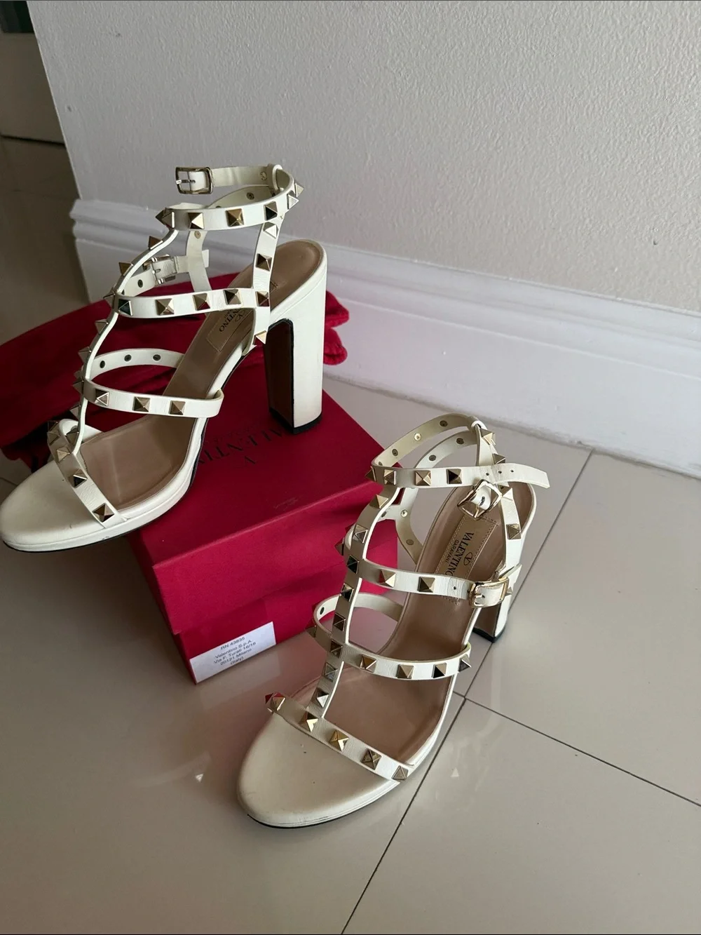 Valentino Garavani Ivory Leather Rockstud Strappy Sandals